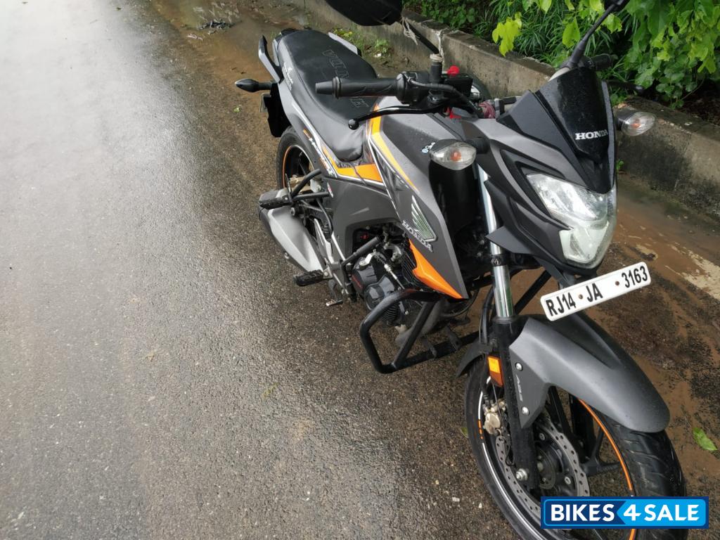 Honda CB Hornet 160R ABS