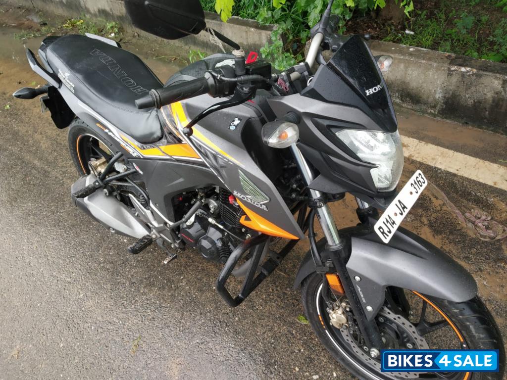 Honda CB Hornet 160R ABS