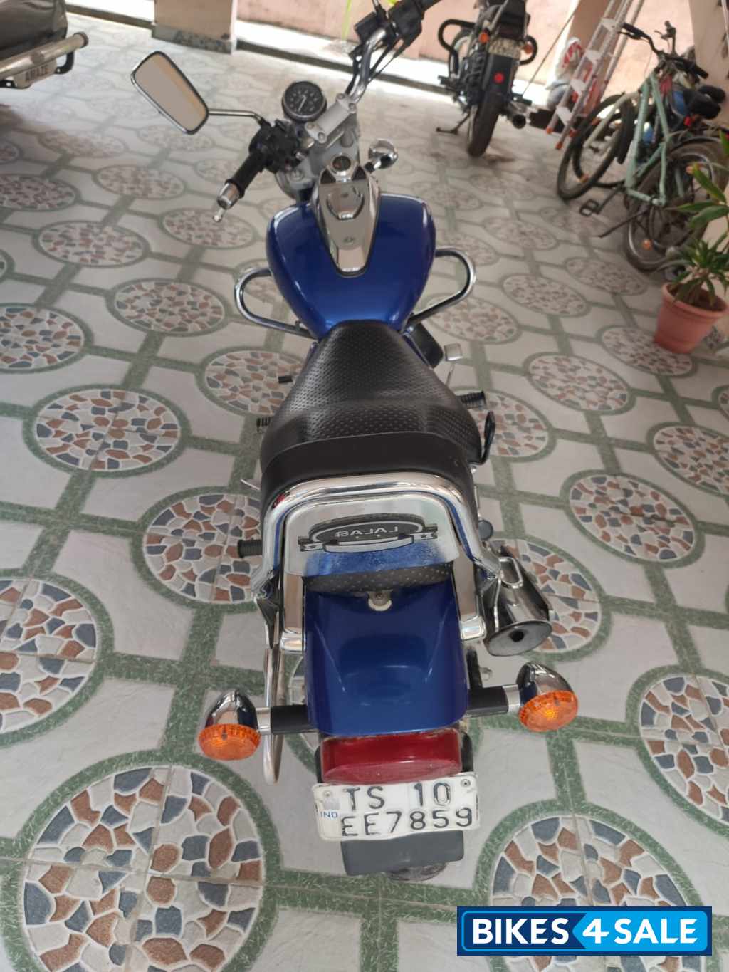 Bajaj Avenger 220 DTS-i