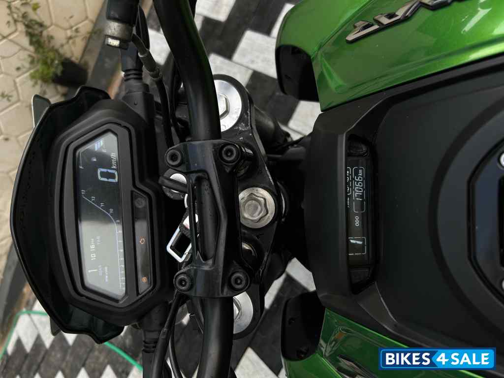 Savanna Green Bajaj Dominar 400