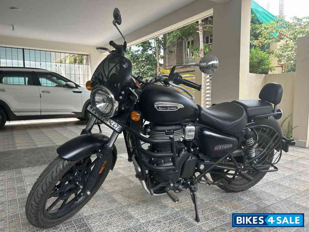 Black Royal Enfield Meteor 350 Stellar