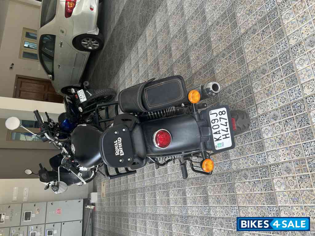 Black Royal Enfield Meteor 350 Stellar