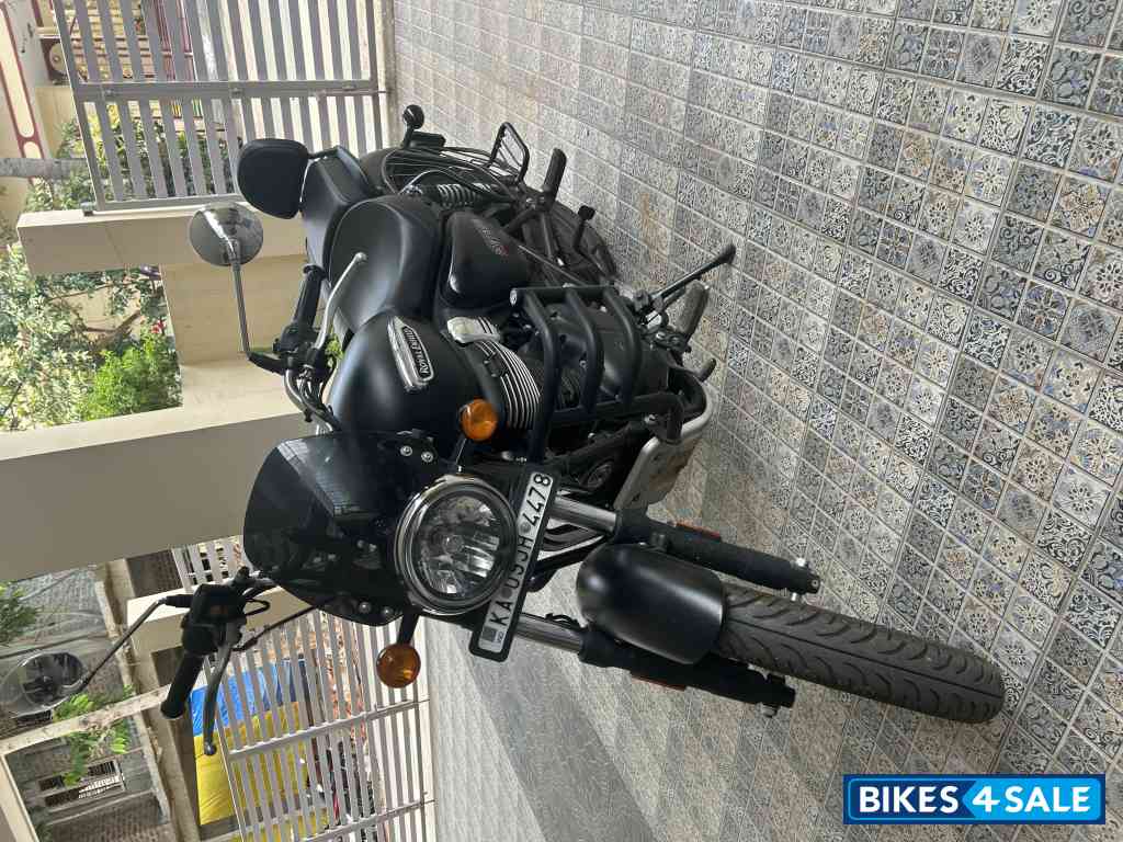 Black Royal Enfield Meteor 350 Stellar