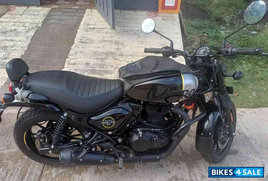 Black Royal Enfield Hunter 350 Metro