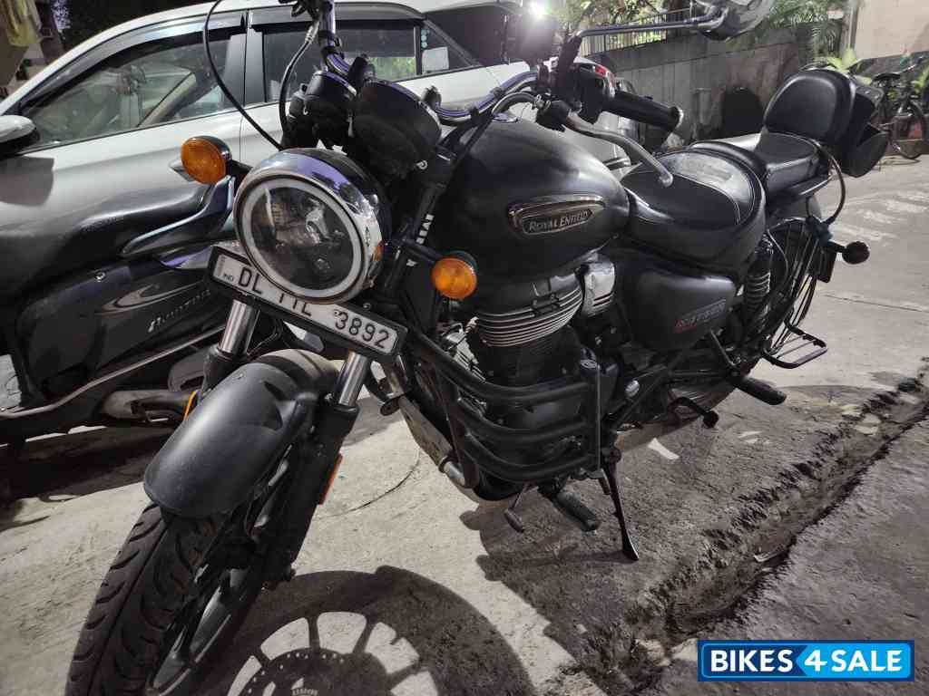 Black Royal Enfield Meteor 350 Stellar