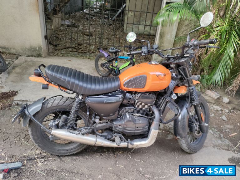 Yezdi Scrambler Single Tone