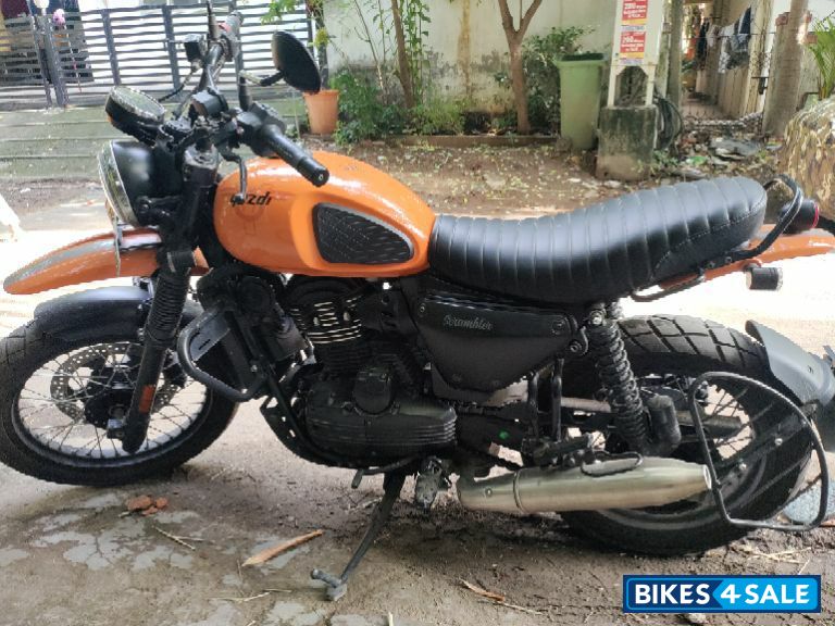 Yezdi Scrambler Single Tone