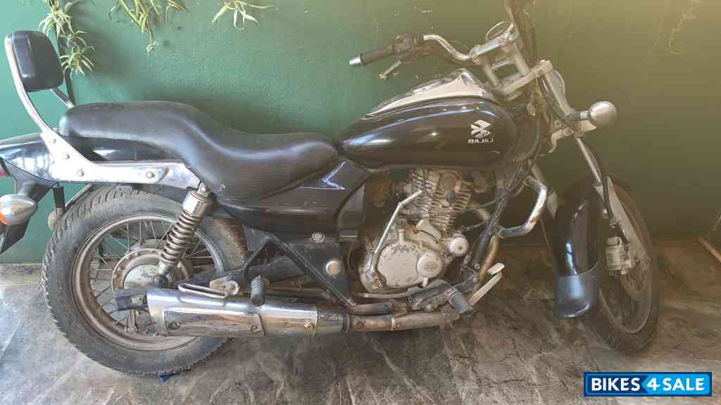 Black Bajaj Avenger Street 180