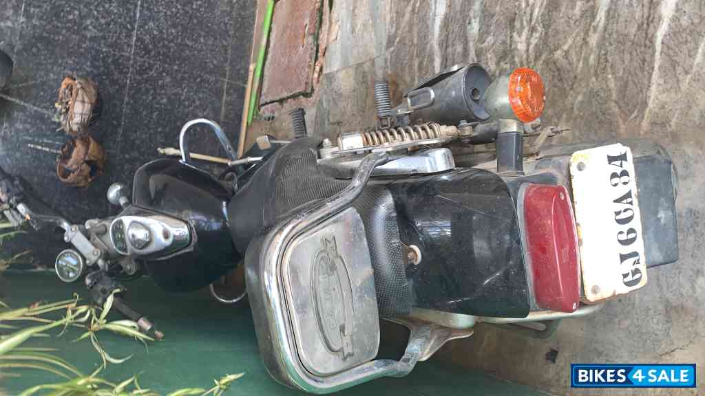 Black Bajaj Avenger Street 180