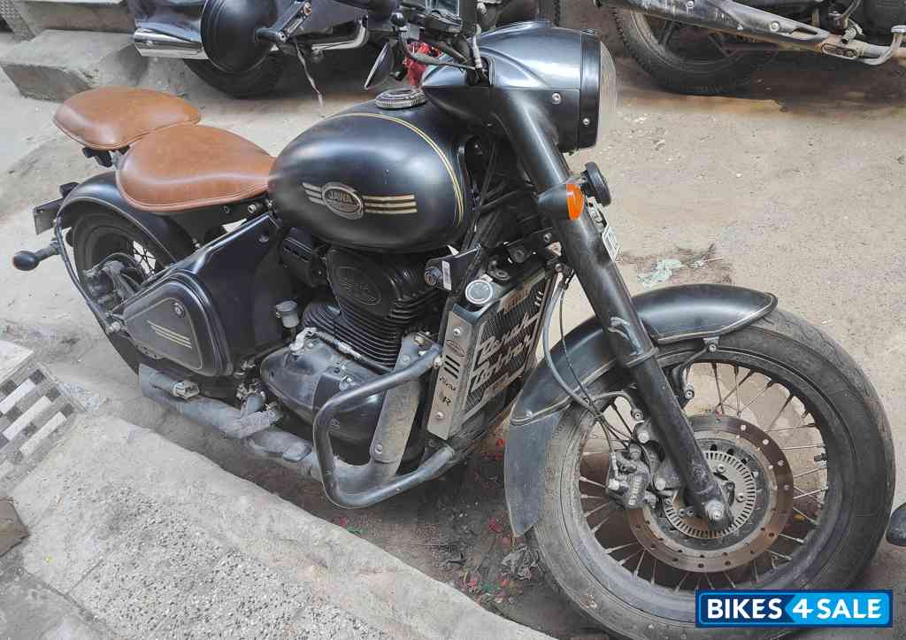 Metallic Grey Jawa Perak BS6