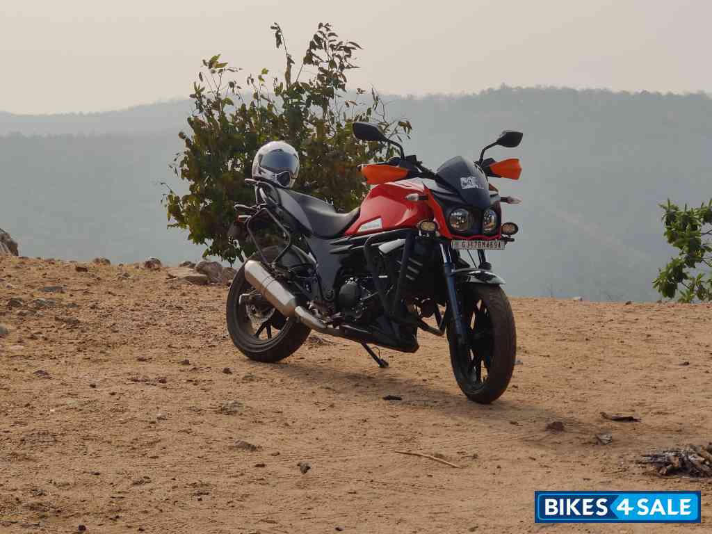 Mahindra Mojo UT 300