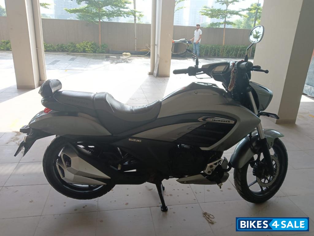 Suzuki Intruder 150