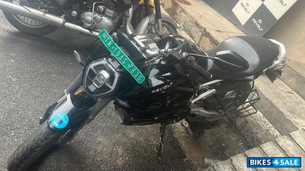 Black Revolt RV 400 Black Revolt RV 400