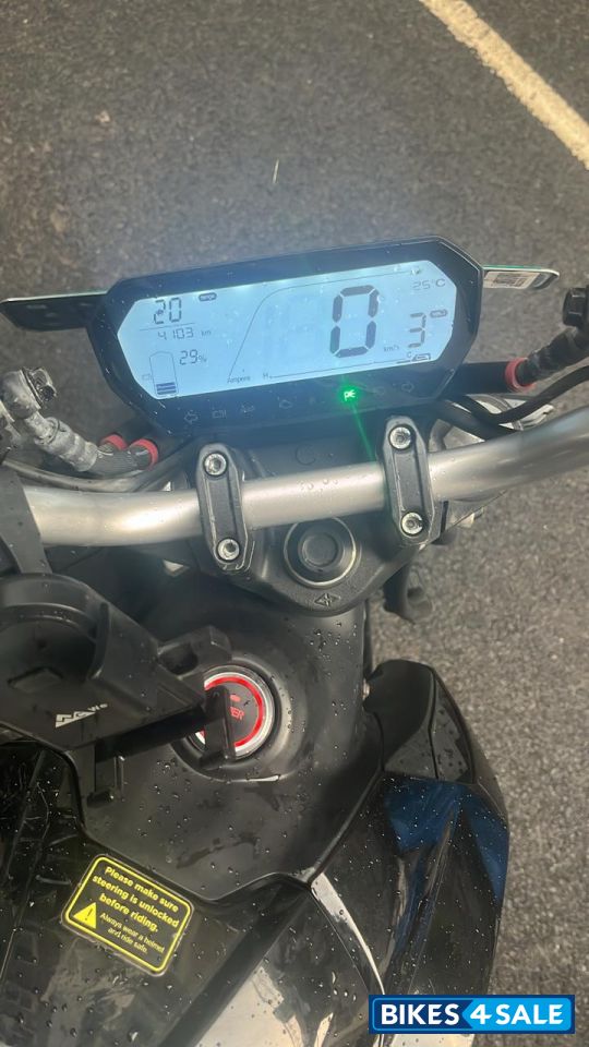 Black Revolt RV 400 Black Revolt RV 400