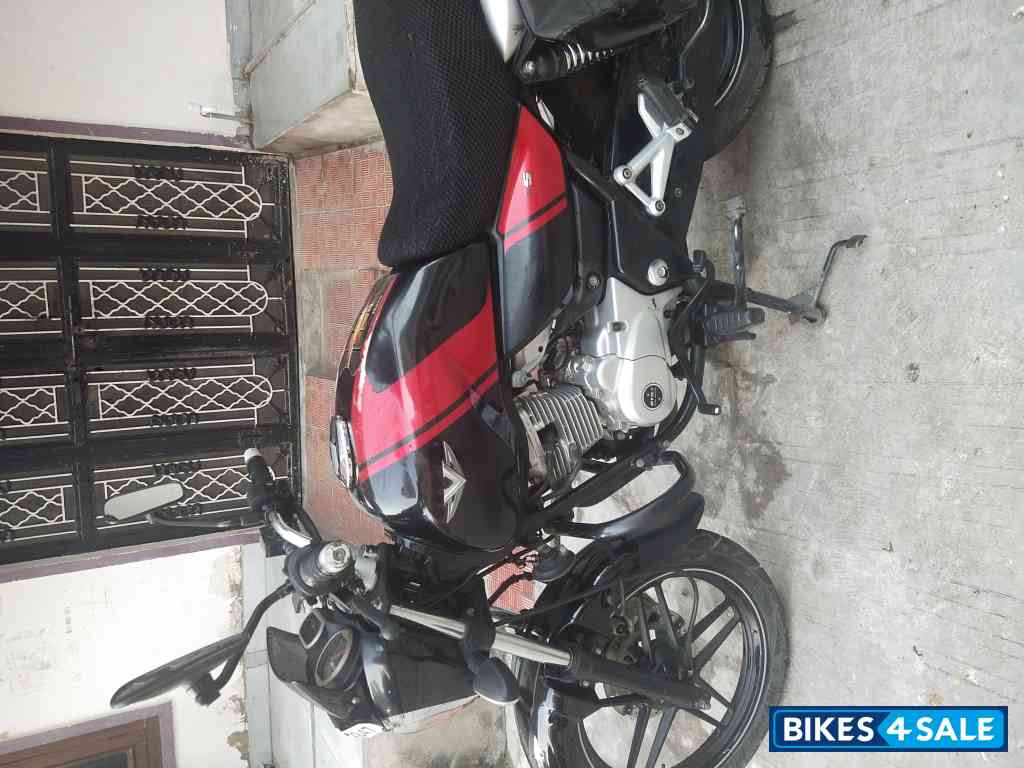 Bajaj V15