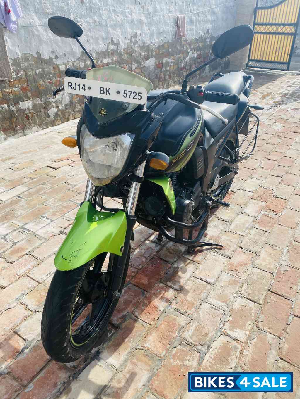 Black&green Yamaha FZ-S