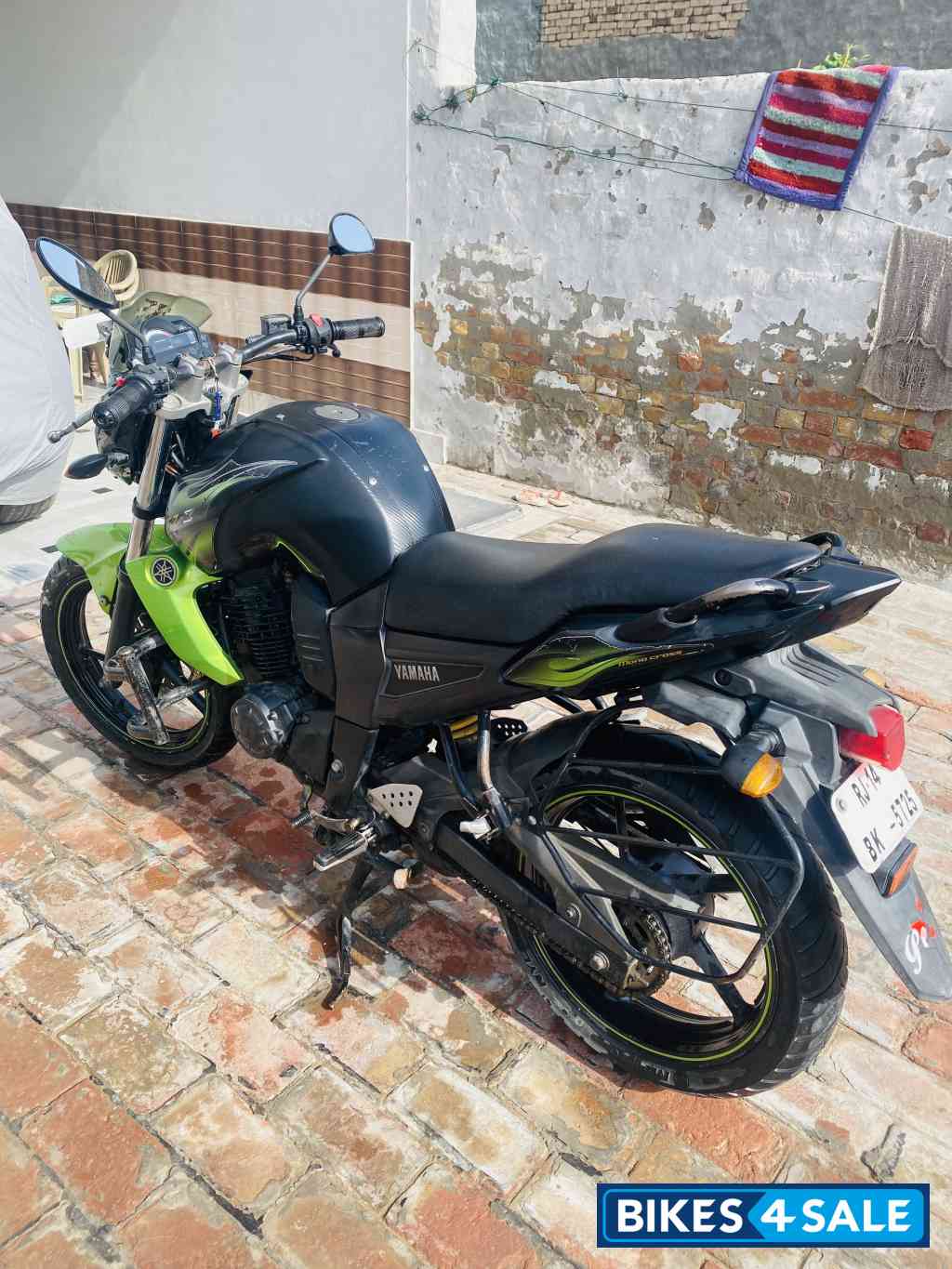 Black&green Yamaha FZ-S