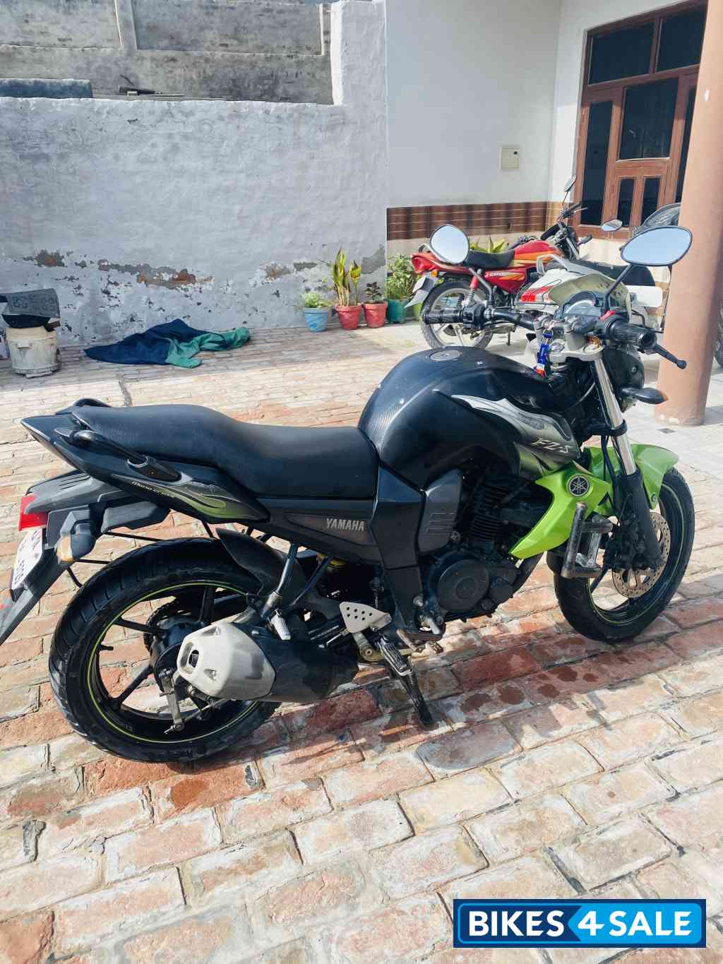 Black&green Yamaha FZ-S