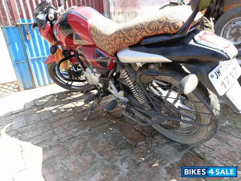 Cw Red Bajaj V15