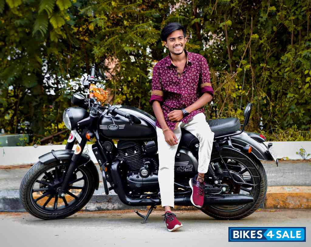 Jawa 42 Dual Channel ABS AllStar Black