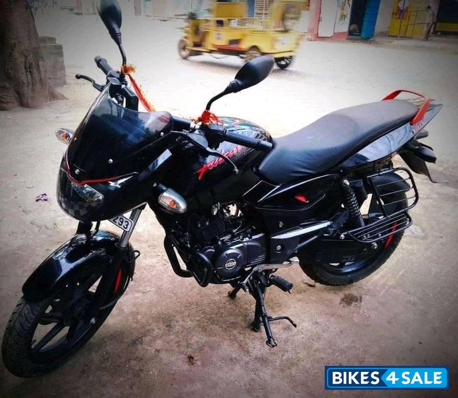 Bajaj Pulsar 150 Neon
