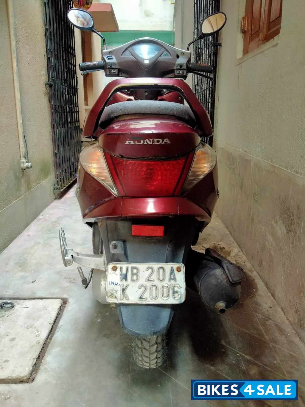 Red Honda Aviator