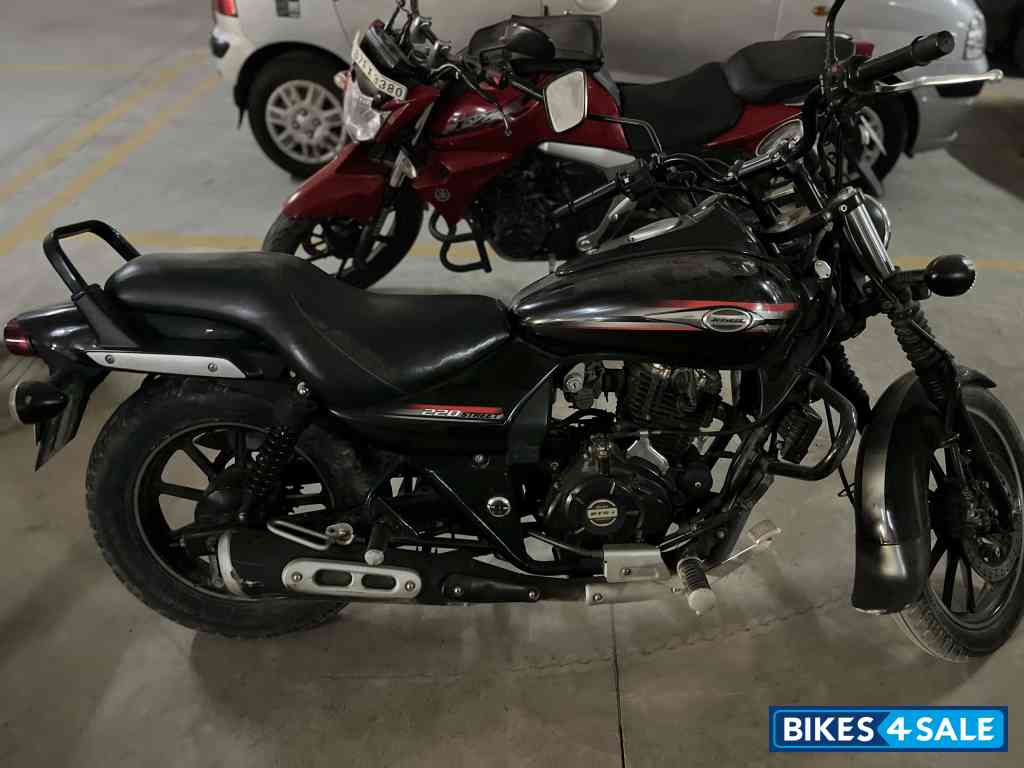 Black Bajaj Avenger Street 220 Black Bajaj Avenger Street 220