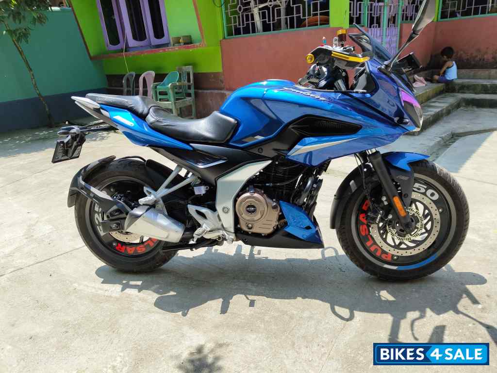 Caribbean Blue Bajaj Pulsar F250