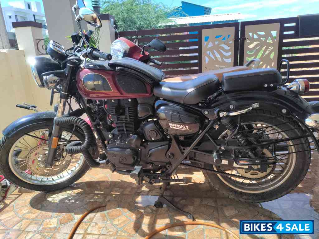 Red Benelli Imperiale 400 BS6