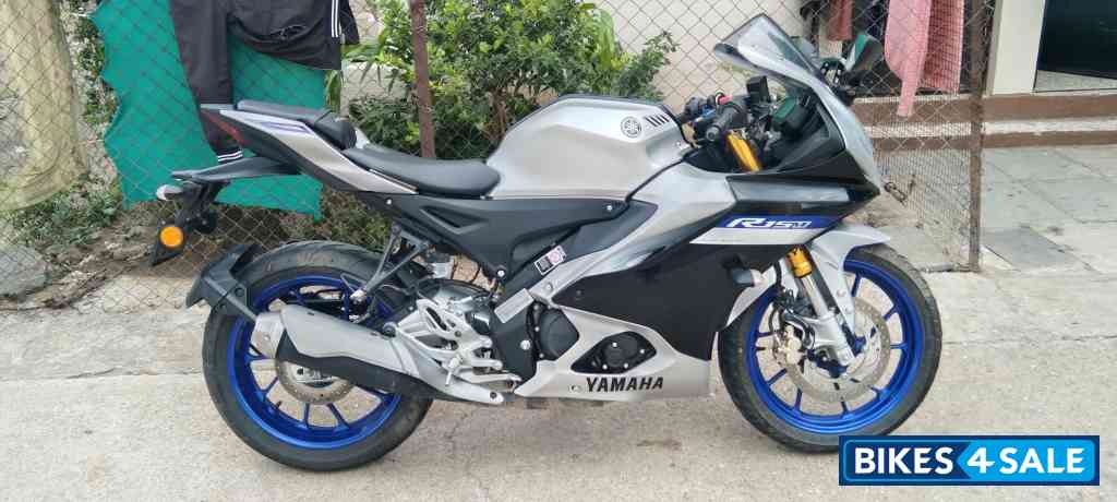 Silver Yamaha R15M Silver Yamaha R15M