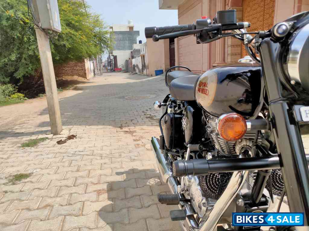 Black Royal Enfield Classic 350 Black Royal Enfield Classic 350