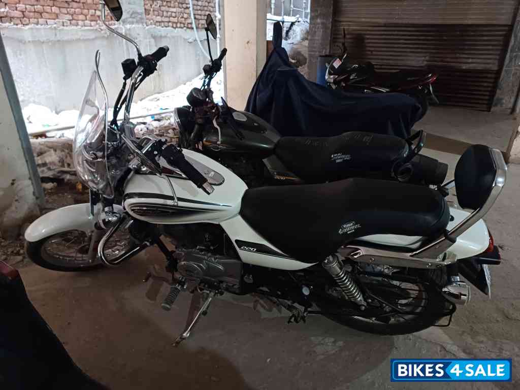 Bajaj Avenger Cruise 220 BS6