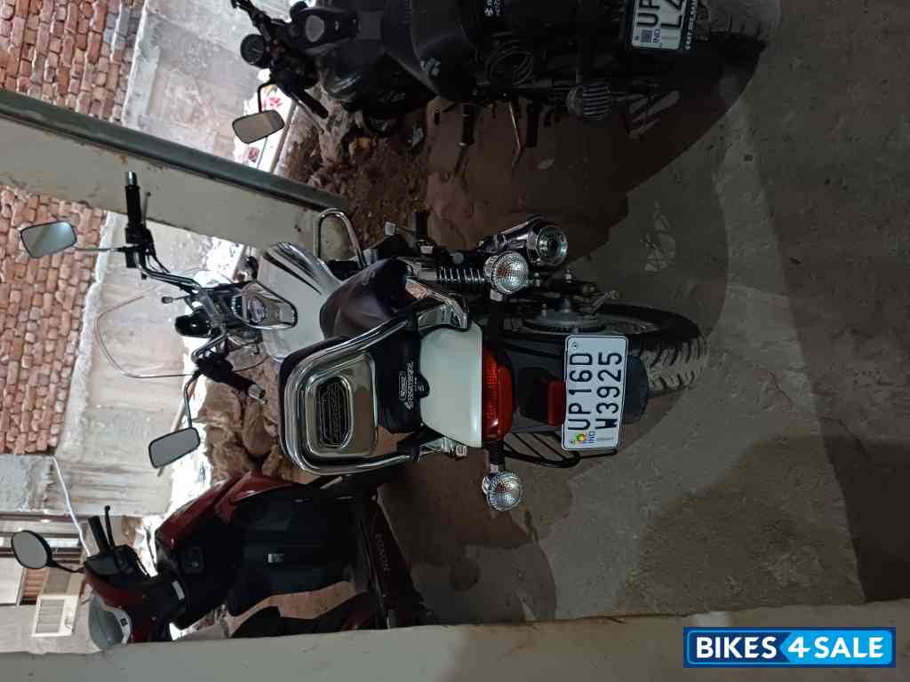 Bajaj Avenger Cruise 220 BS6