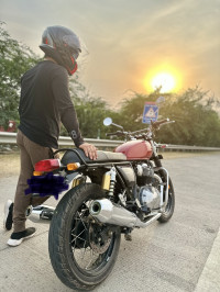 Cryon Red Royal Enfield 2023 Interceptor 650