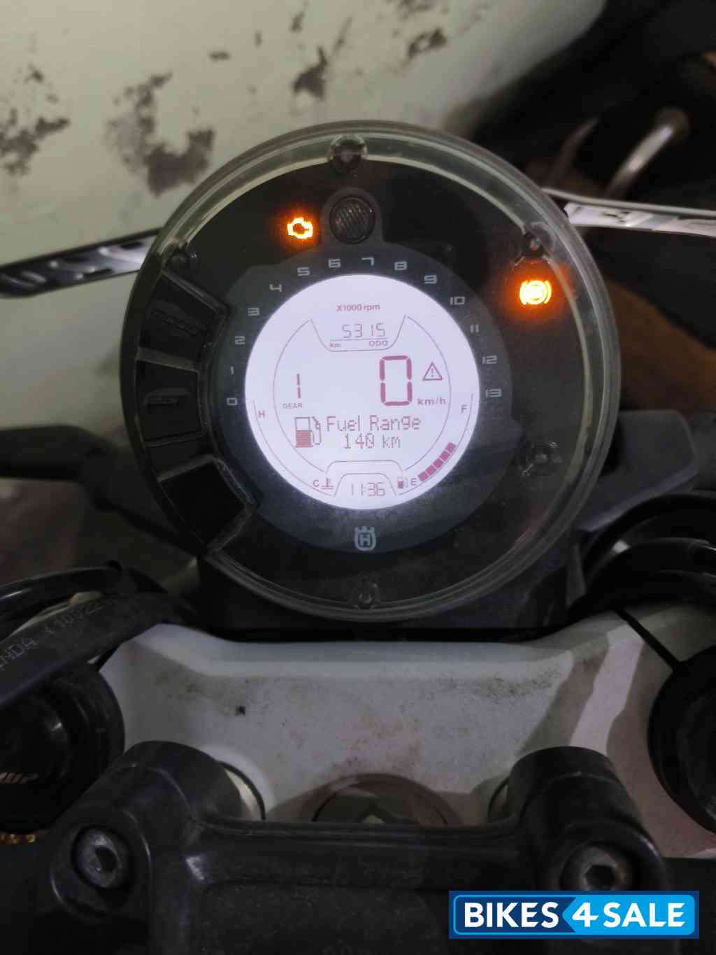 Gray Husqvarna Svartpilen 250 2020