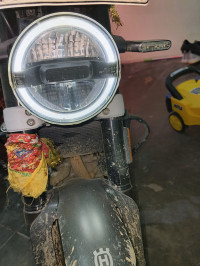 Gray Husqvarna Svartpilen 250 2020