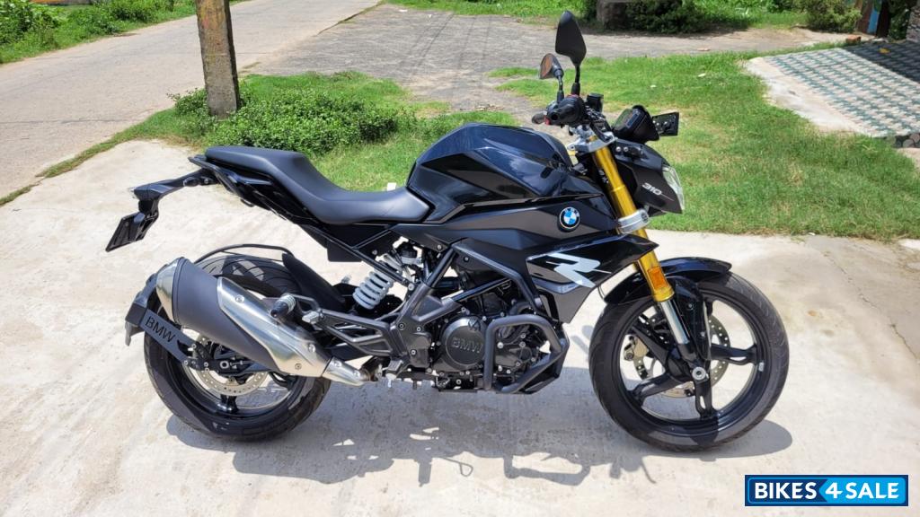 Black BMW G 310 R