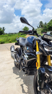 Black BMW G 310 R