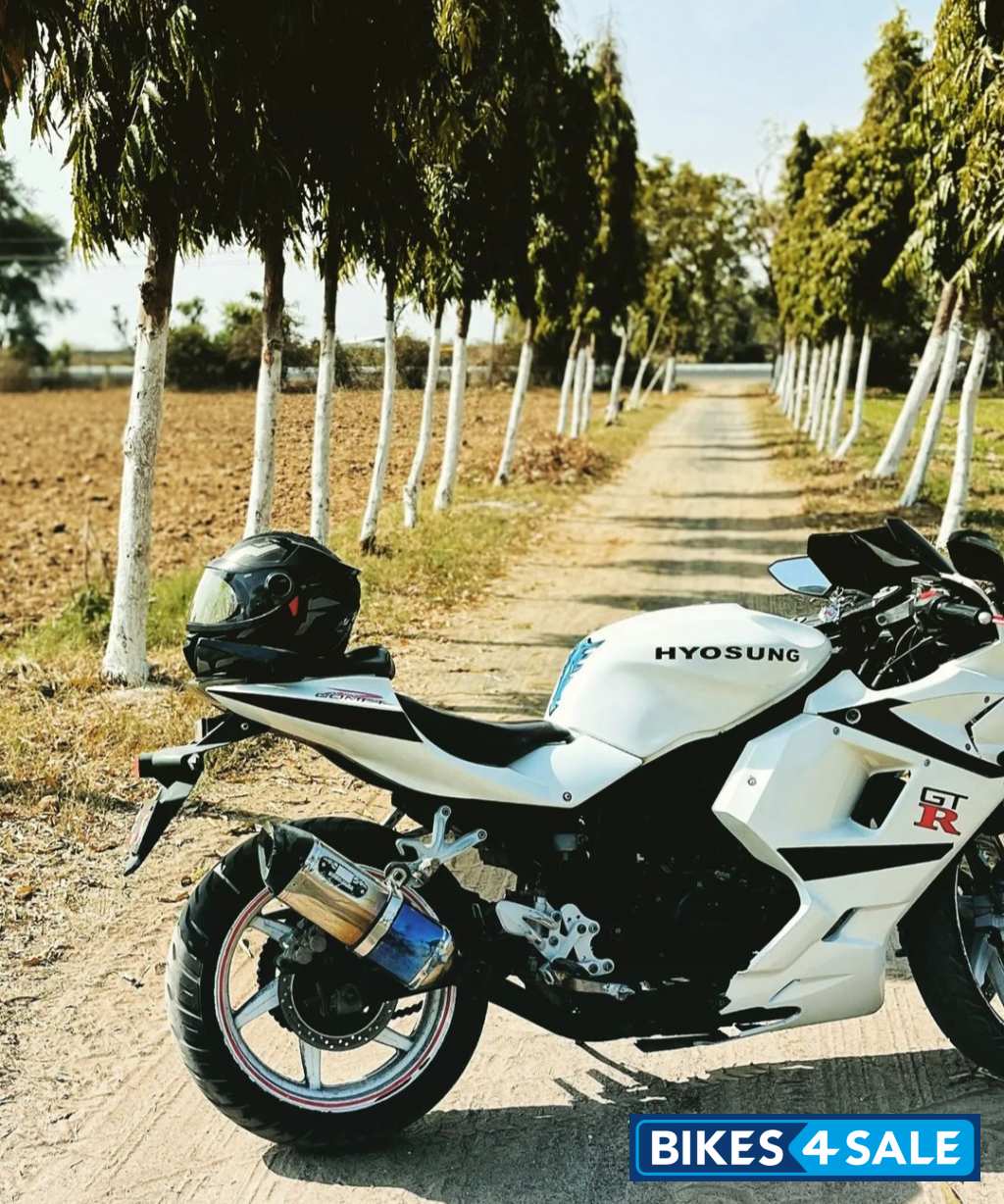 Hyosung GT250R