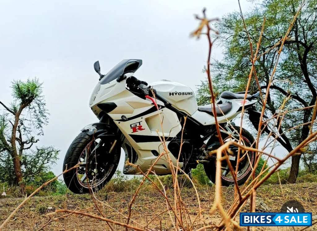 Hyosung GT250R