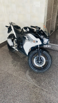 White Black Honda CBR 150R