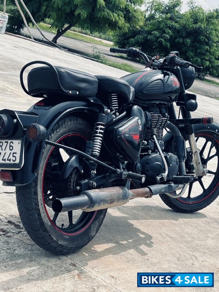 Black & Red Royal Enfield Classic 350 BS VI