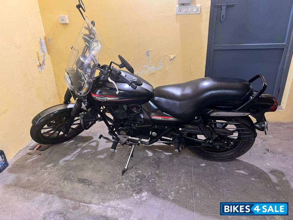 Black Bajaj Avenger Street 220