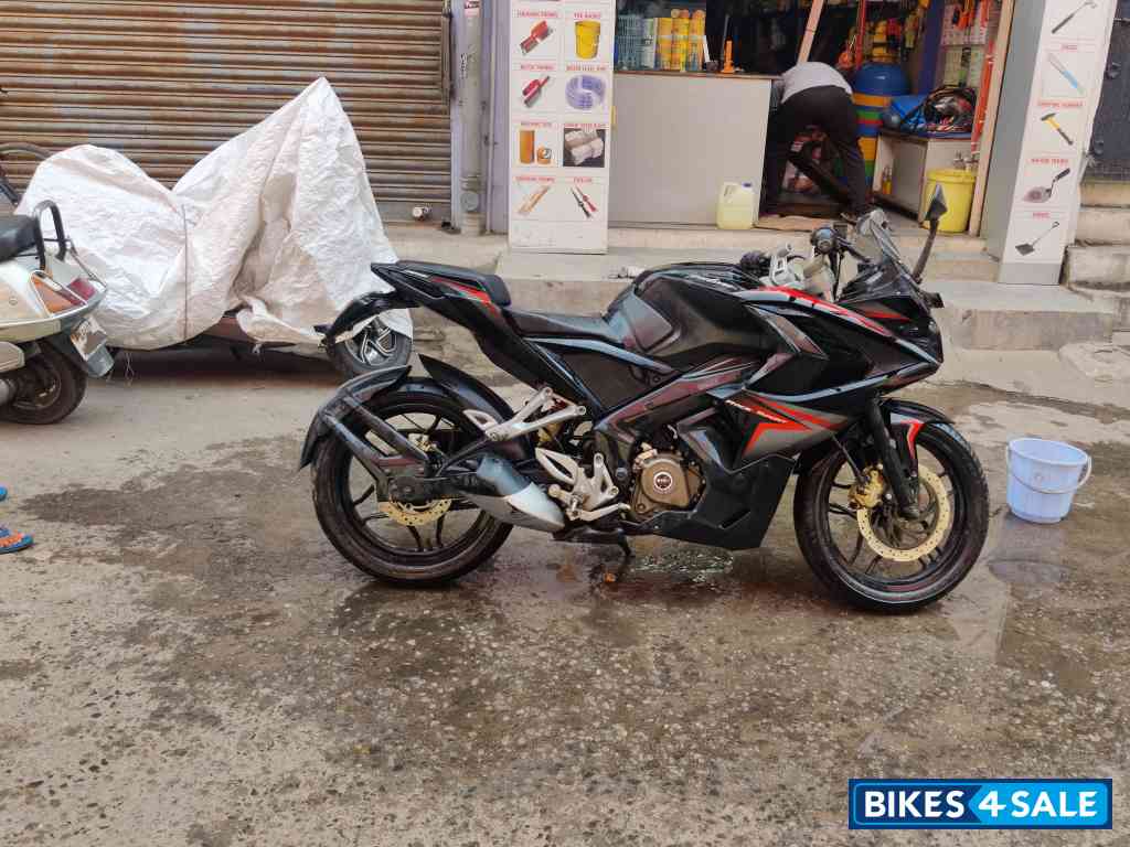 Bajaj Pulsar RS 200