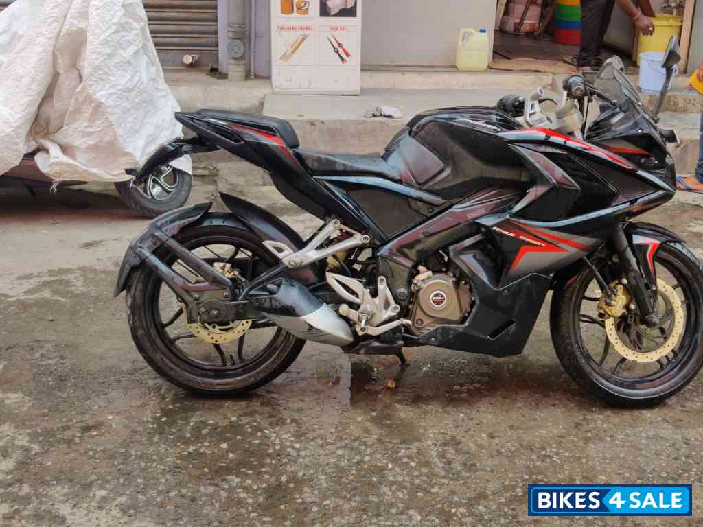 Bajaj Pulsar RS 200