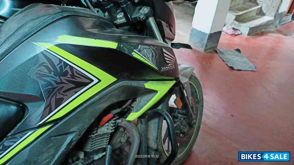 Green Honda CB Hornet 160R