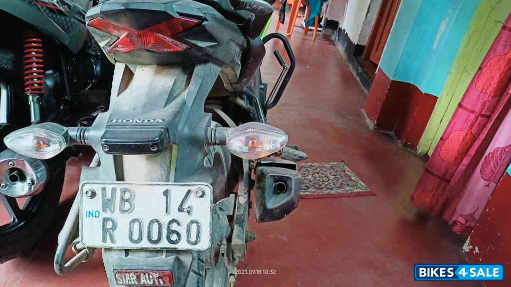 Green Honda CB Hornet 160R