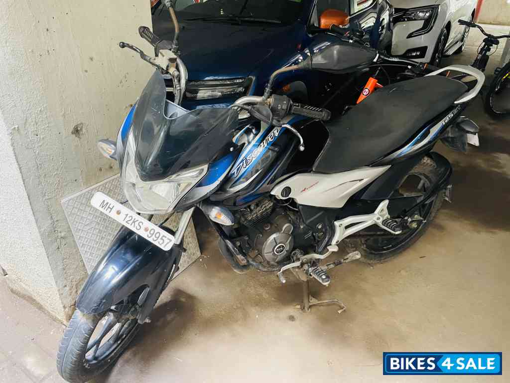 Black Blue Bajaj Discover 125 ST