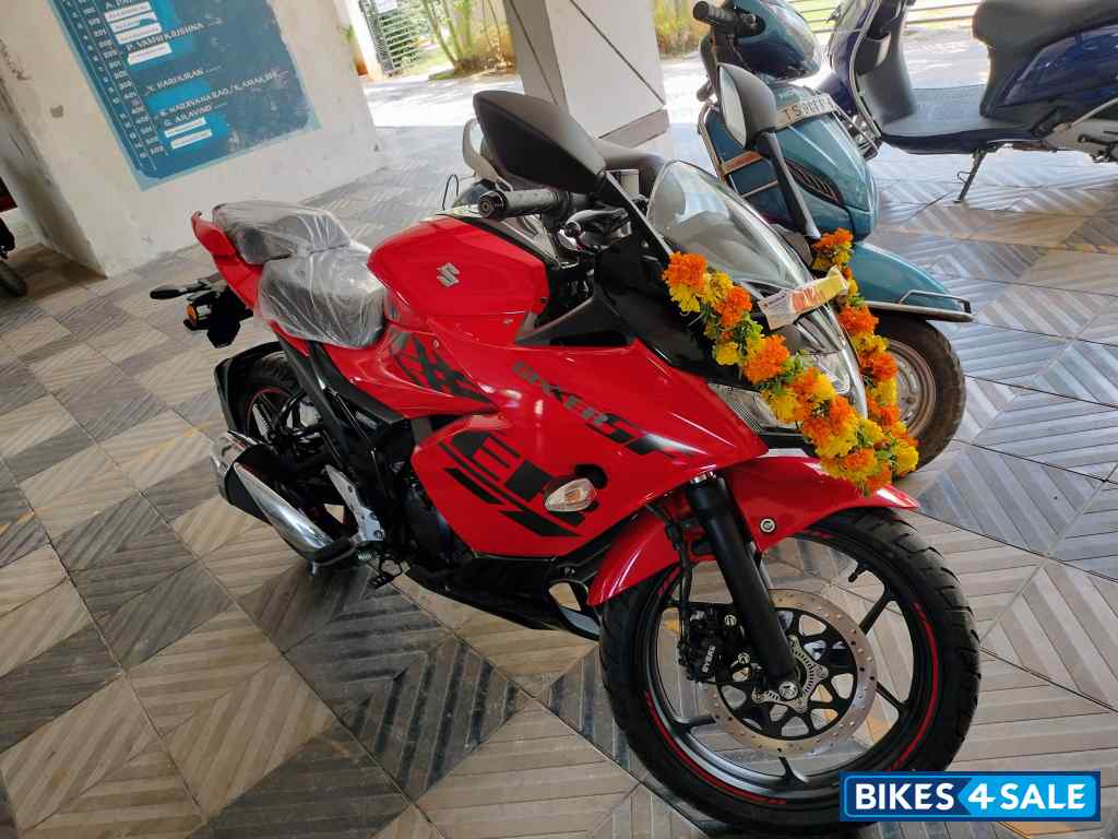 Tomato Red Suzuki Gixxer SF BS6