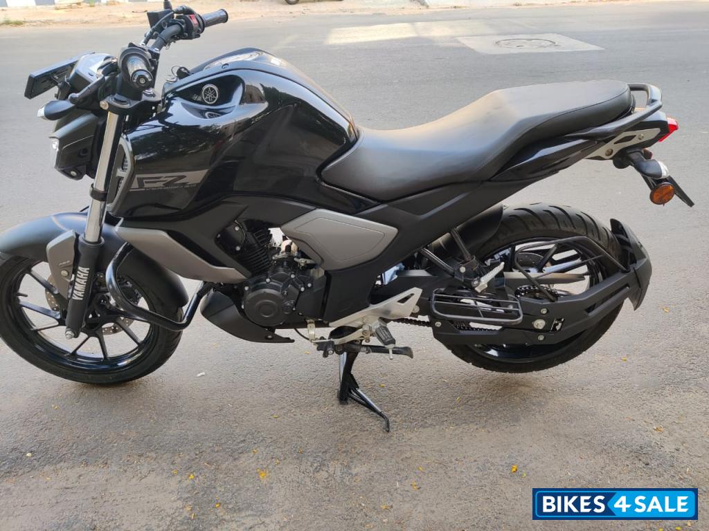 Black Yamaha FZ